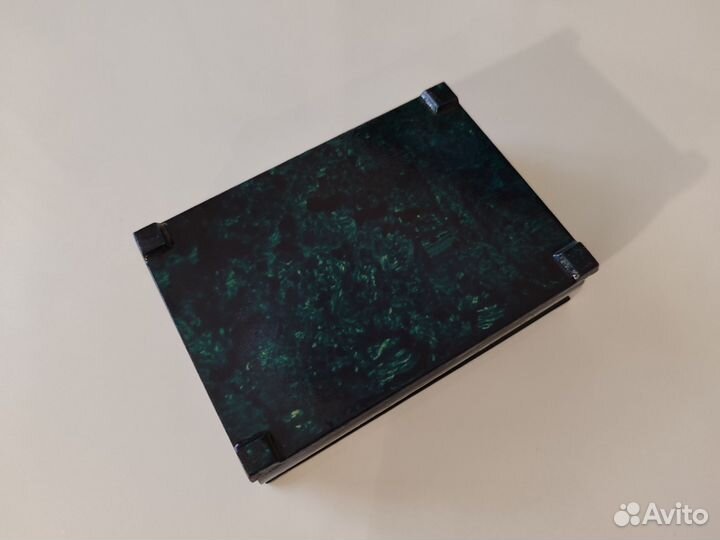 Деревянная шкатулка