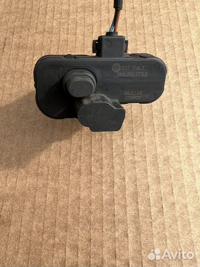 Актуатор лючка бензобака VW Tiguan