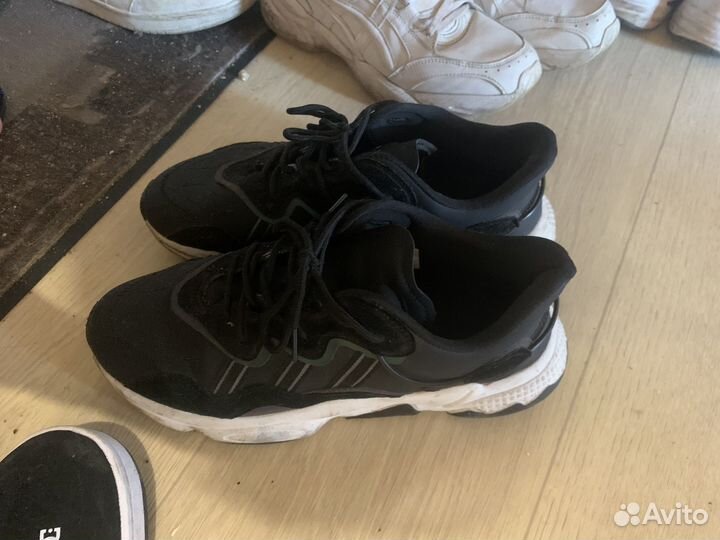 Кроссовки adidas ozweego