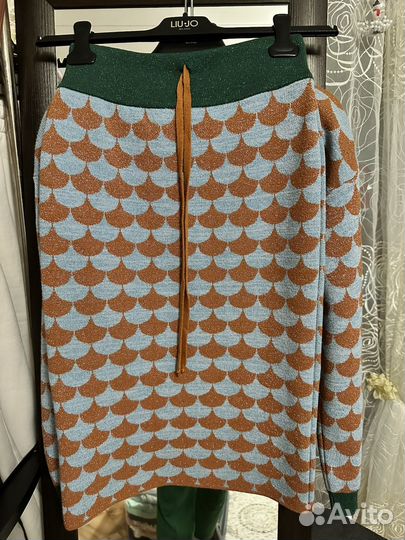 Костюм, джемпер и юбка