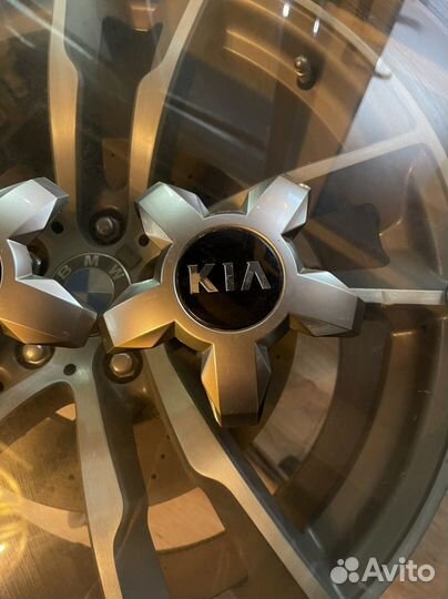 Оригинальные колесные колпачки Kia Sorento 22 R20