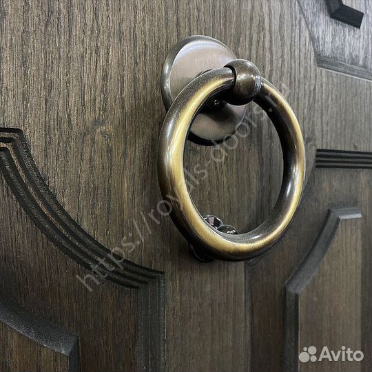 Парадная металлическая дверь