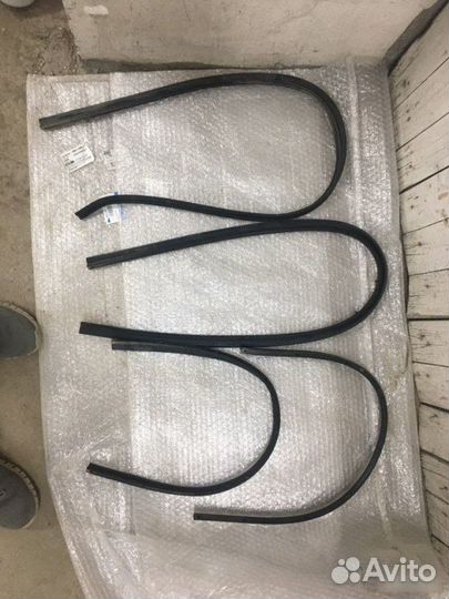 Уплотнитель двери Volkswagen Polo