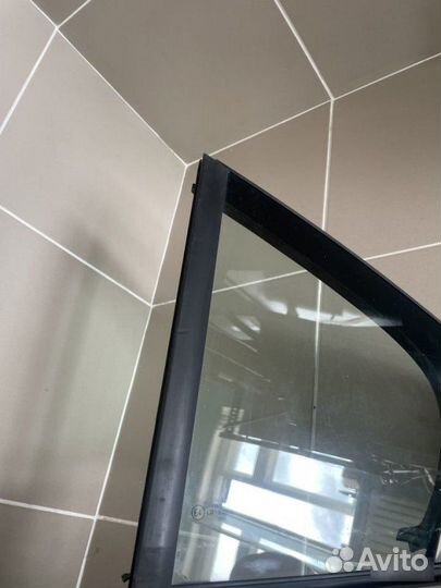 Форточка двери задняя левая Skoda Rapid 2