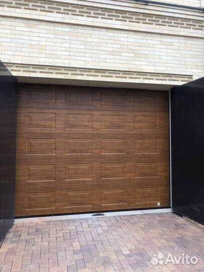 Секционные ворота