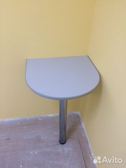 Подставка на ножке металлической 730х500х500