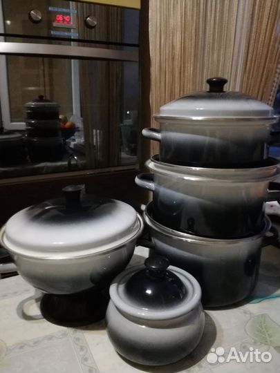 Набор эмалированных кастрюль