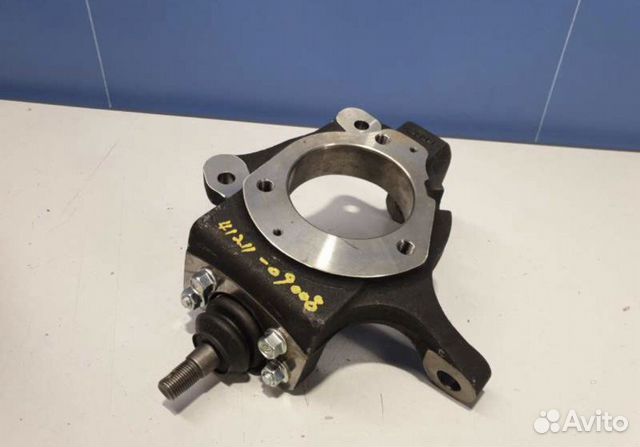 Кулак поворотный передний левый б.у