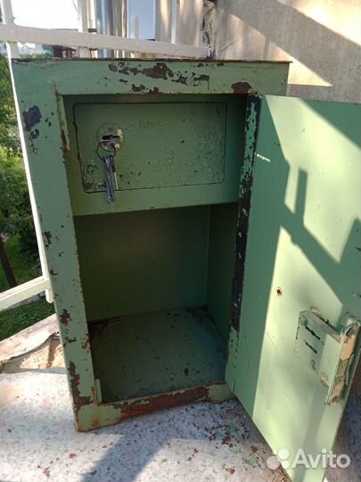 Продам сейф