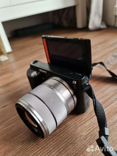 Sony NEX-F3 Компактная камера с поворотным экраном
