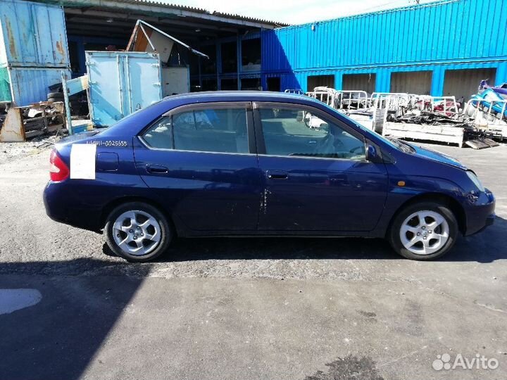 Замок капота Toyota Prius NHW11