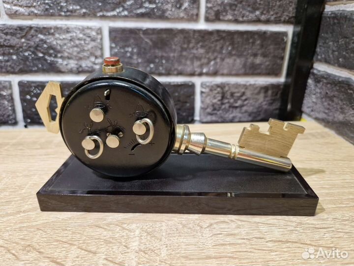 К.1771 Часы будильник Слава СССР 11 камней