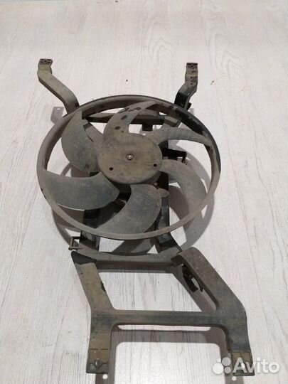 Вентилятор радиатора охлаждения двигателя диффузор
