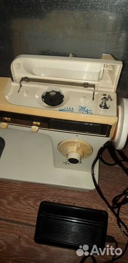 Швейная машина Singer
