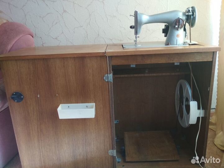 Швейная машинка Подольск 2М с ножным и электрическ