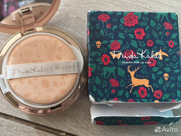 Коробка косметики для светлокожих