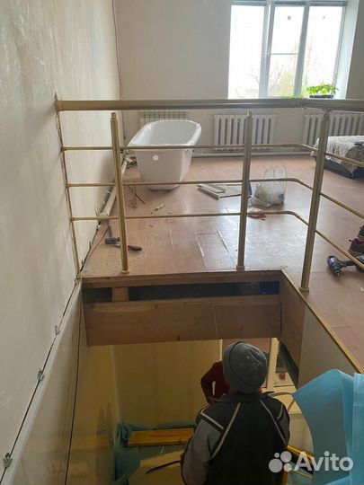 Перила и ограждение для лестницы, цвет золото