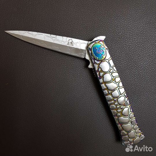 Футуристичный нож 