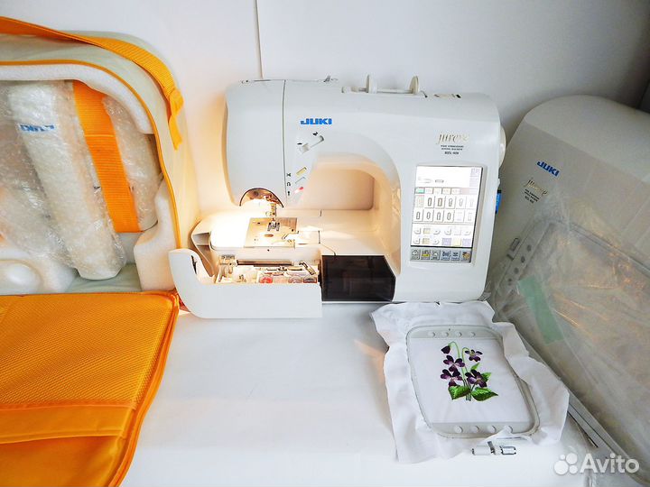 Швейно вышивальная машина Япония