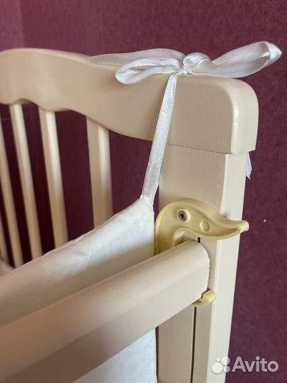 Кроватка детская с матрасом на колесах