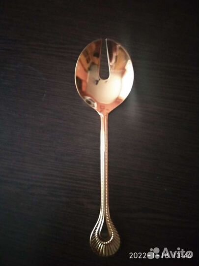 Набор предметов из мельхиора для салатов