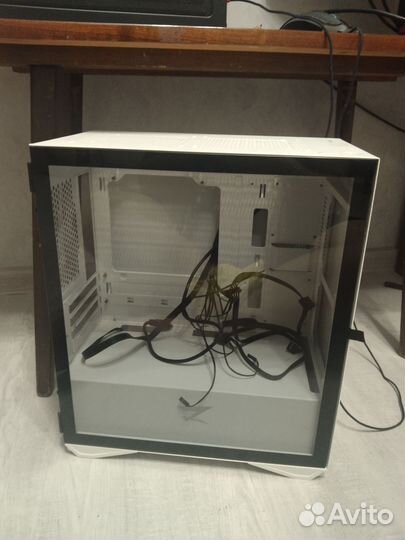 Корпус компьютерный, белый