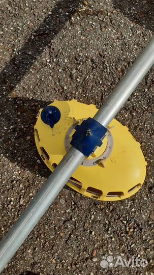 Кормушки,трубы,клетки для птицы