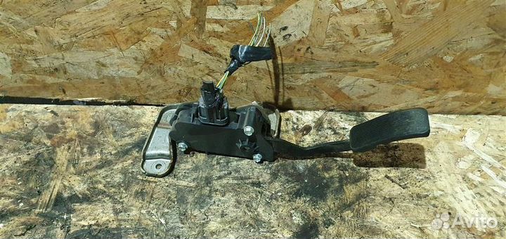 Педаль газа Ford Explorer 4