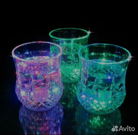 Светящиеся стаканы торжество праздник неон