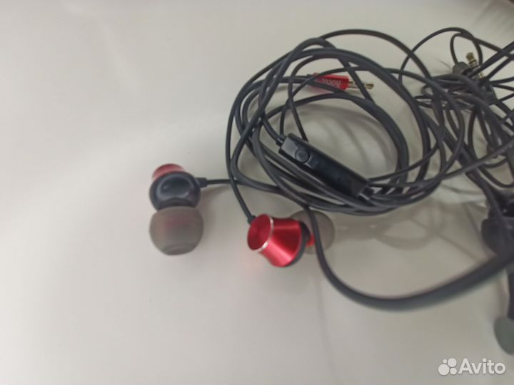 Проводные наушники