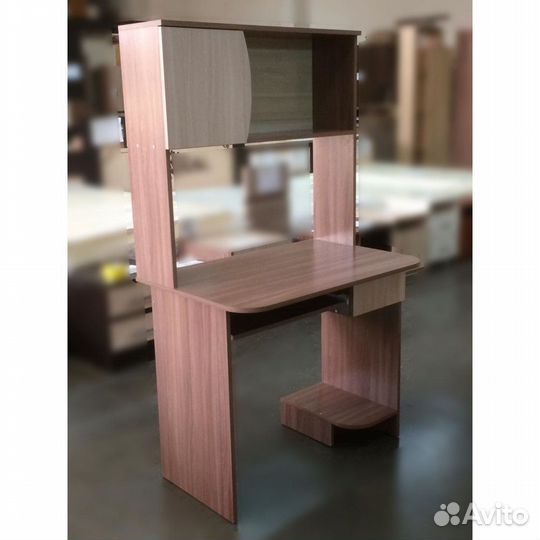 Компьютерный стол компактный