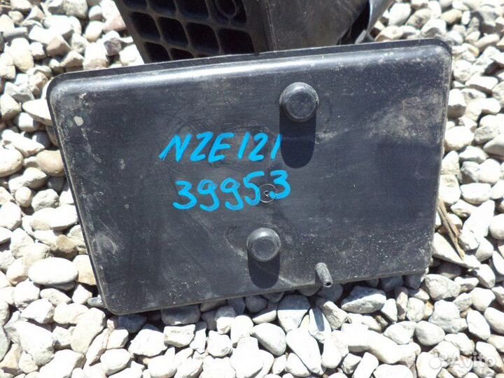 Подставка под аккумулятор Toyota Allex NZE121