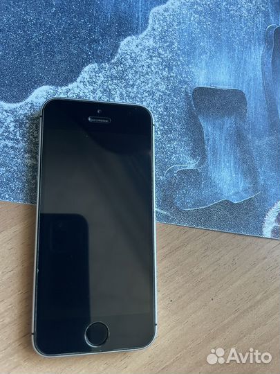 iPhone SE, 32 ГБ