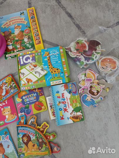 Книжки, пирамидка, пазлы для малышей