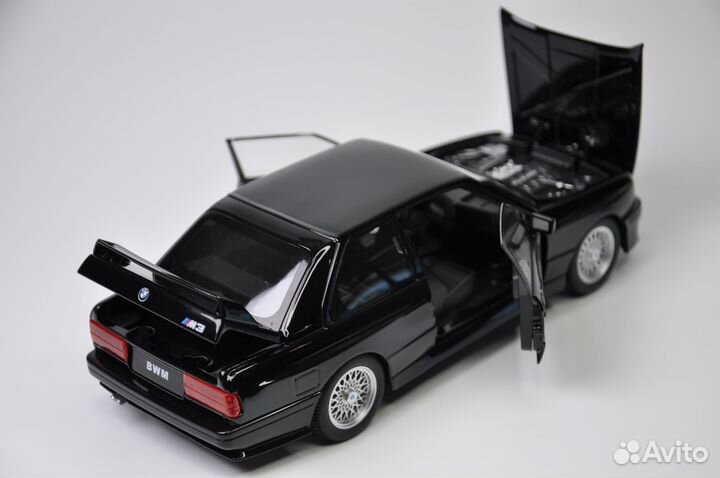 Модель авто BMW M3 (E30) 1986-1991 1:24 металл