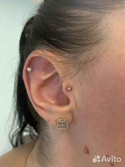 Мастер пирсинга