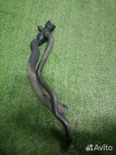 Патрубок охлаждения (радиатора) 8E0121049L Audi A4