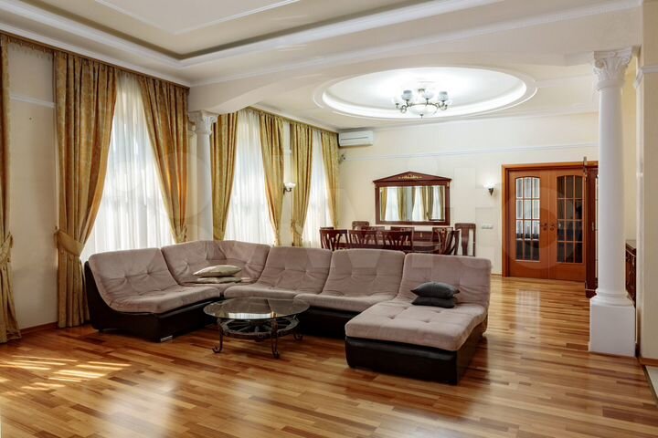 Дом 950 м² на участке 12 сот.