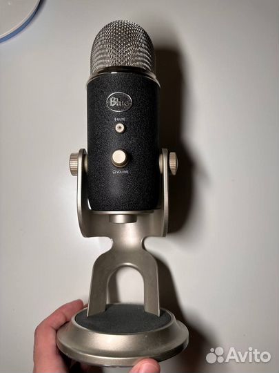 Микрофон Blue Yeti Pro