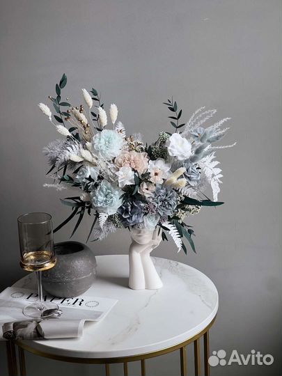 Цветочная композиция из стабилизированных цветов