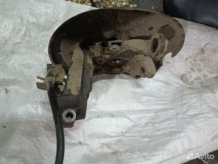 Правый поворотный кулак Skoda Octavia A5 RS