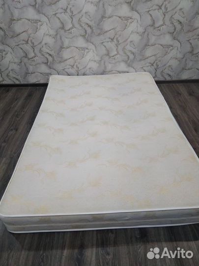 Матрас пружинный 140х200 бу