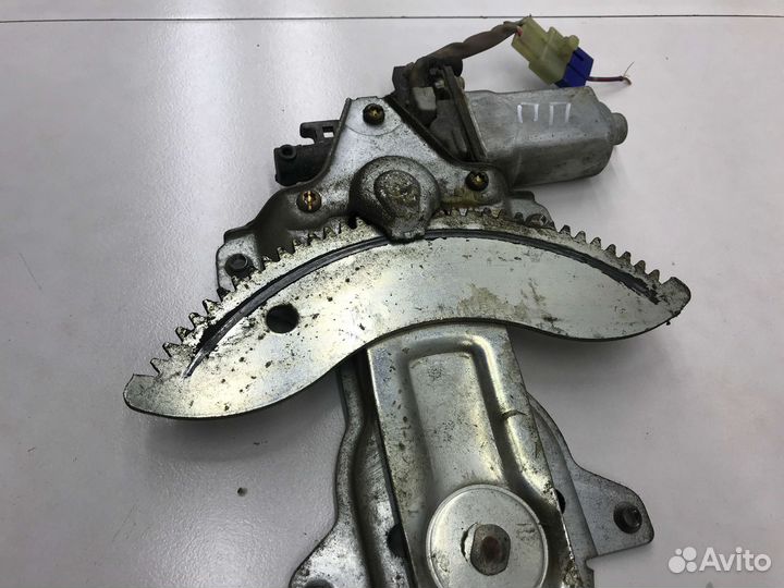 Стеклоподъем перед прав Daihatsu Gran Move 2000 г