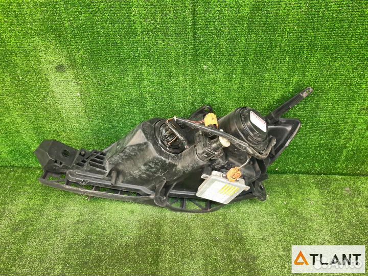 Фара передняя правая mazda axela