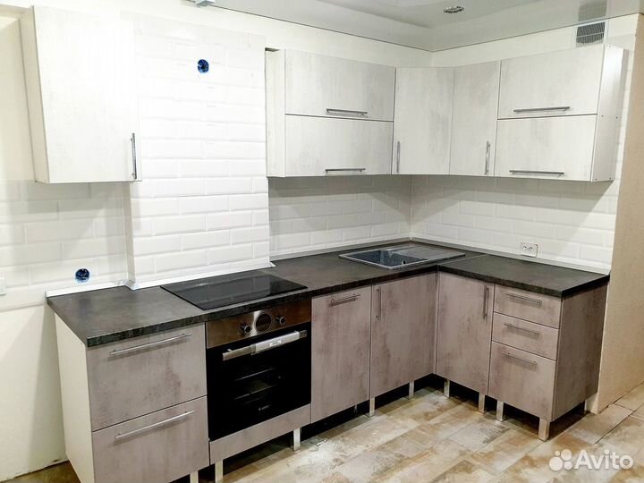 Двухцветная кухня на заказ