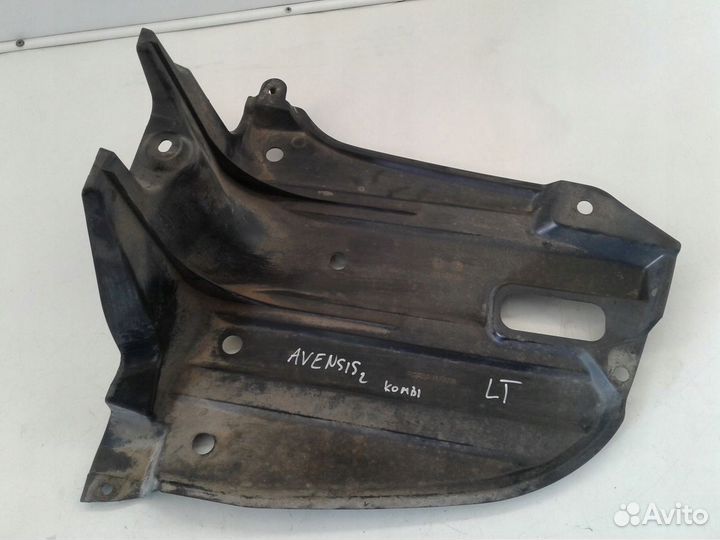 Пыльник заднего бампера Toyota avensis 2 250