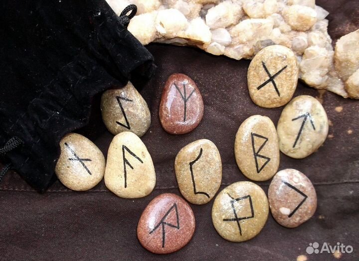 Таролог, духовные практики, Руны