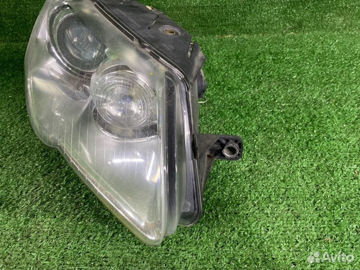Фара ксеноновая передняя правая Volkswagen Passat