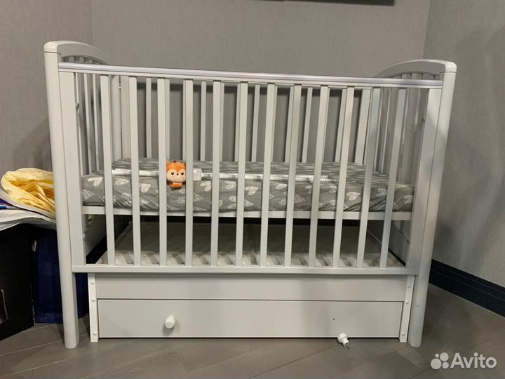 Детская кроватка с маятником массив бука+матрас