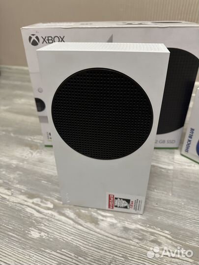 Xbox series s с 2 геймпадами